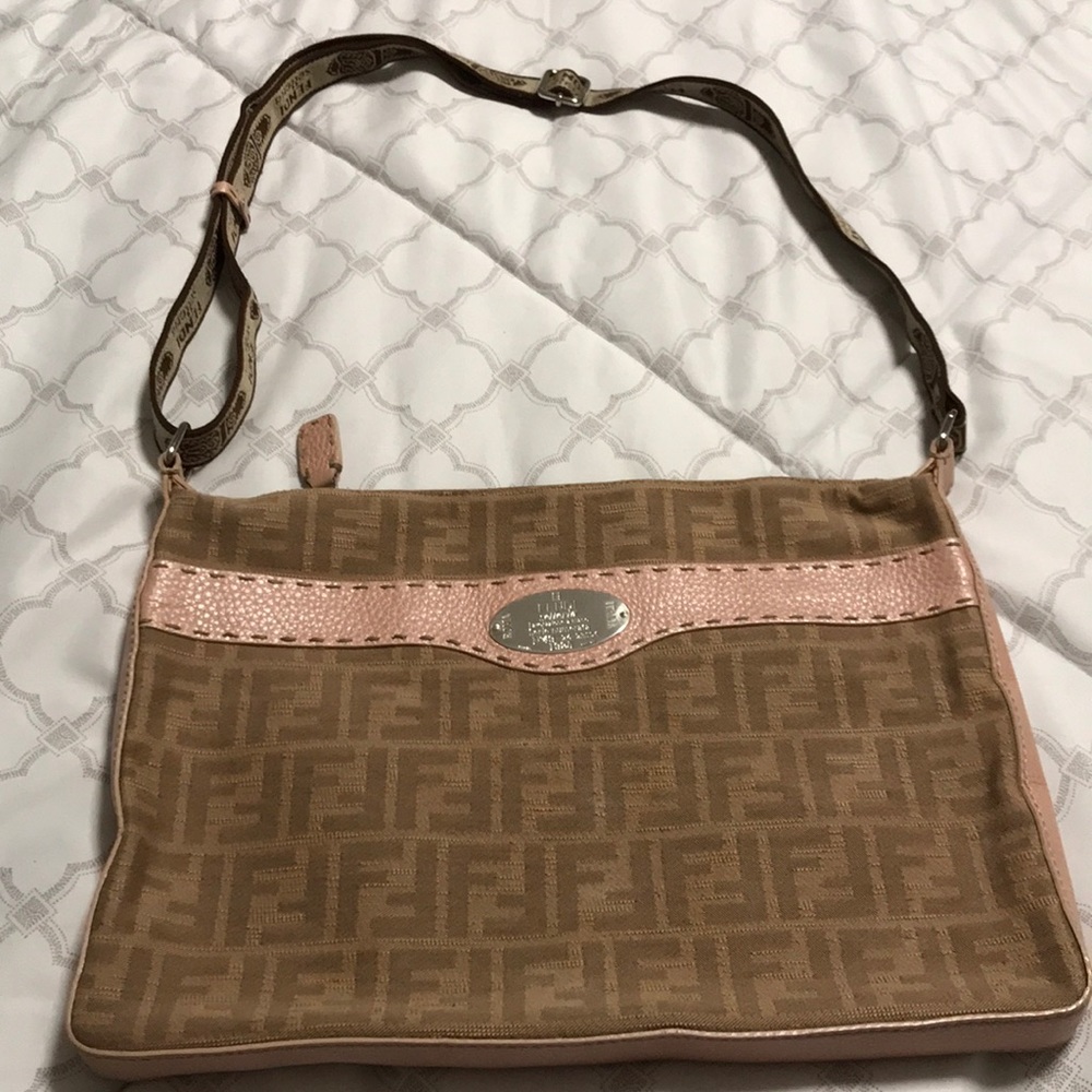 Fendi Selleria messenger/ shoulder nag Large
